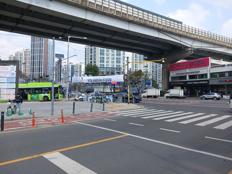 파일:20250410 114714 홍제교.jpg