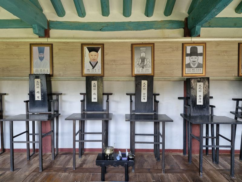 파일:충청 천안 천안향교 20251029 진송옥 (3).jpeg