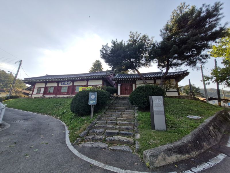 파일:충청 천안 목천향교 20251028 진송옥.jpeg